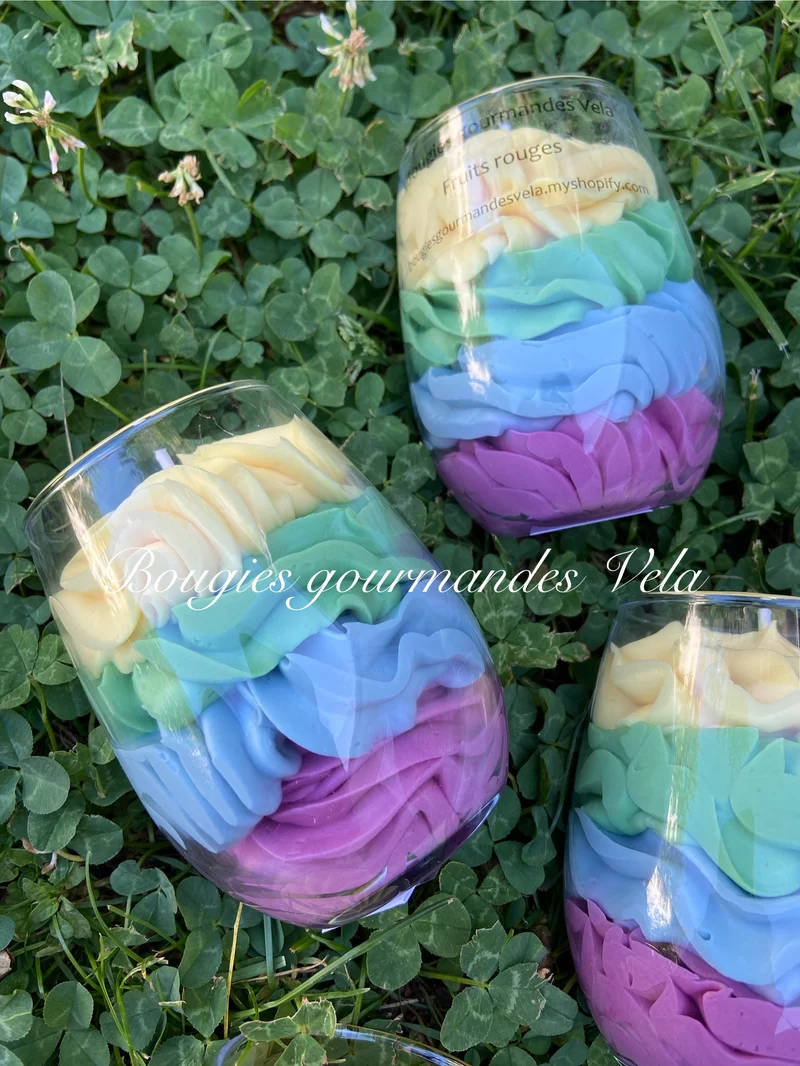 Bougie gourmande arc en ciel Bougie parfumée fruits rouges Bougie chantilly Bougie artisanale Bougie végétale Idée cadeau