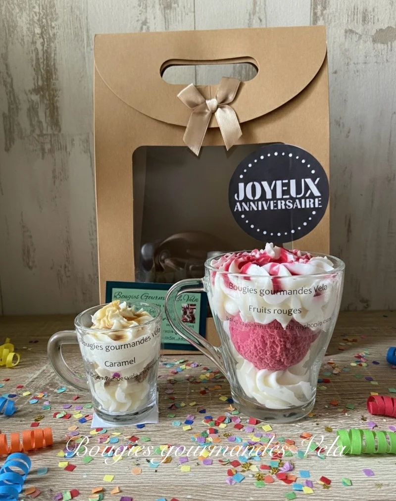 Coffret Joyeux anniversaire 2 bougies gourmandes parfum fruits rouges parfum caramel Bougie chantilly Bougie artisanale Bougie végétale Idée cadeau