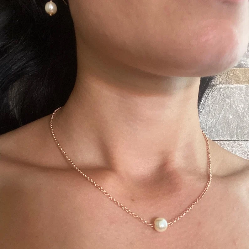 Collier mariee Collier de dos perles nacrées ivoires chaine fine rose gold Bijoux mariage Bijoux mariee