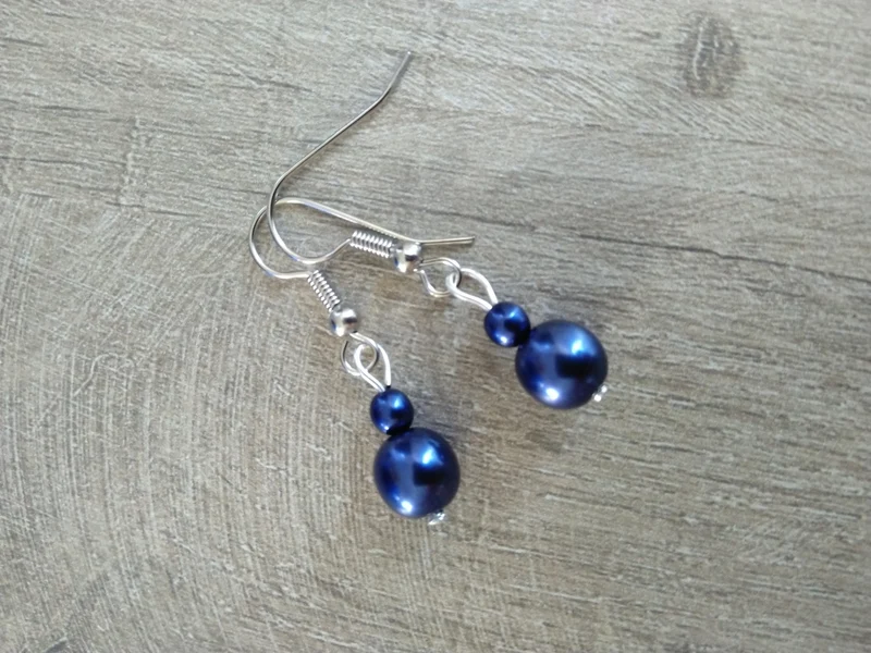 Boucles d’oreilles mariee perles nacrées bleu marine Bijoux mariage Bijoux mariee