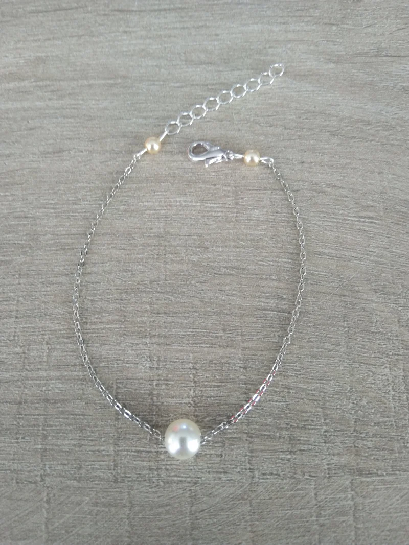 Bracelet perles nacrées ivoires chaine fine argentée Bijoux mariage Bijoux mariee