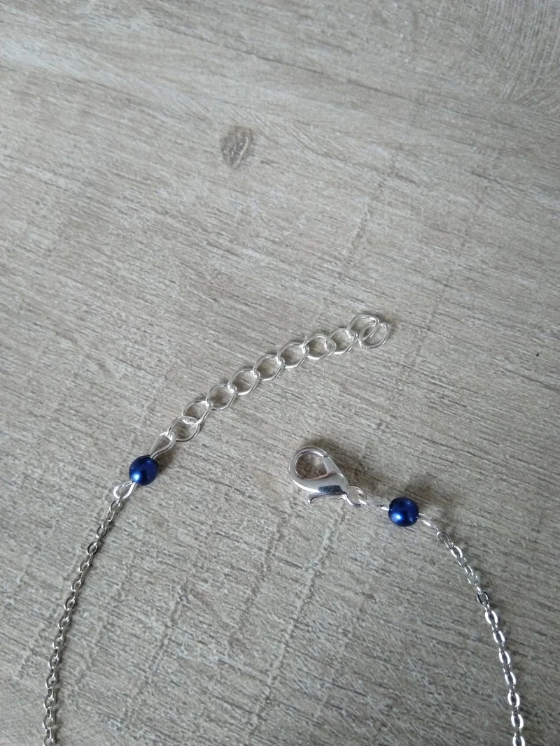 Bracelet perles nacrées bleu marine chaine fine argentée Bijoux mariage Bijoux mariee