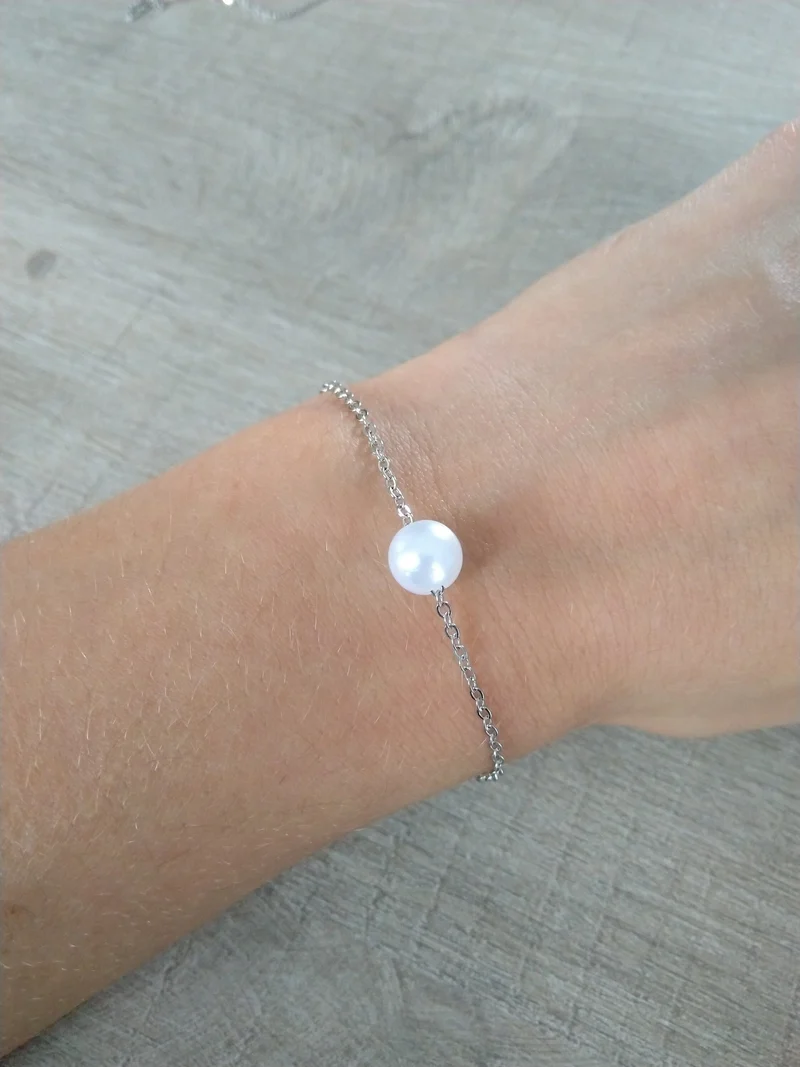 Bracelet perles nacrées blanches chaine fine argentée Bijoux mariage Bijoux mariee