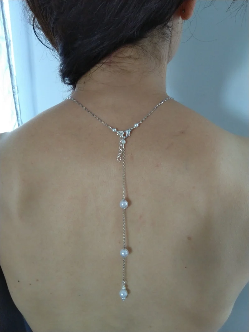 Collier mariee Collier de dos perles nacrées blanches chaine fine argentée Bijoux mariage Bijoux mariee