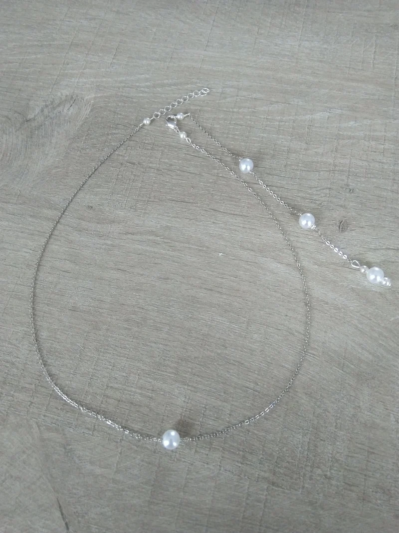 Collier mariee Collier de dos perles nacrées blanches chaine fine argentée Bijoux mariage Bijoux mariee