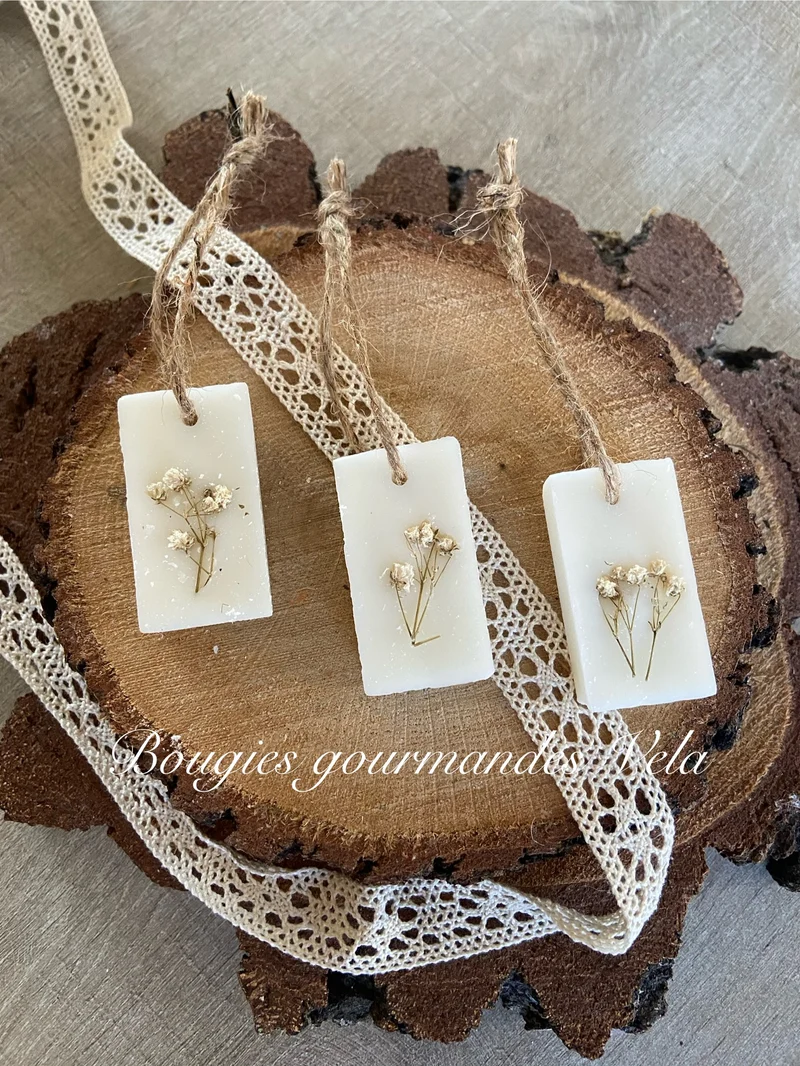 Suspension parfumée fleur de coton fleurs séchées gypsophile Tablette parfumée en cire de soja et parfum de Grasse Idée cadeau invités mariage