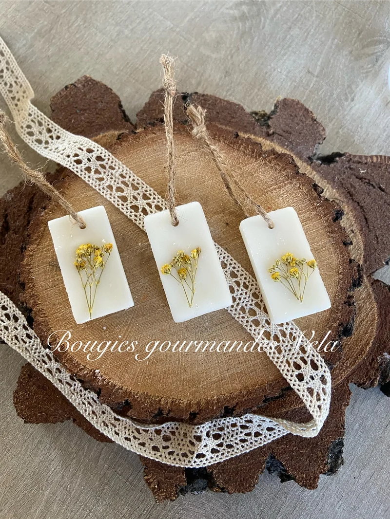 Suspension parfumée fleur de coton fleurs séchées gypsophile Tablette parfumée en cire de soja et parfum de Grasse Idée cadeau invités mariage