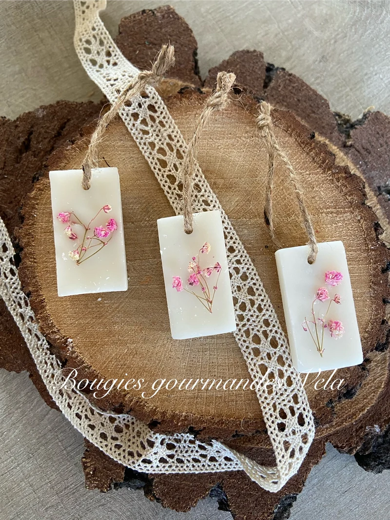 Suspension parfumée fleur de coton fleurs séchées gypsophile Tablette parfumée en cire de soja et parfum de Grasse Idée cadeau invités mariage