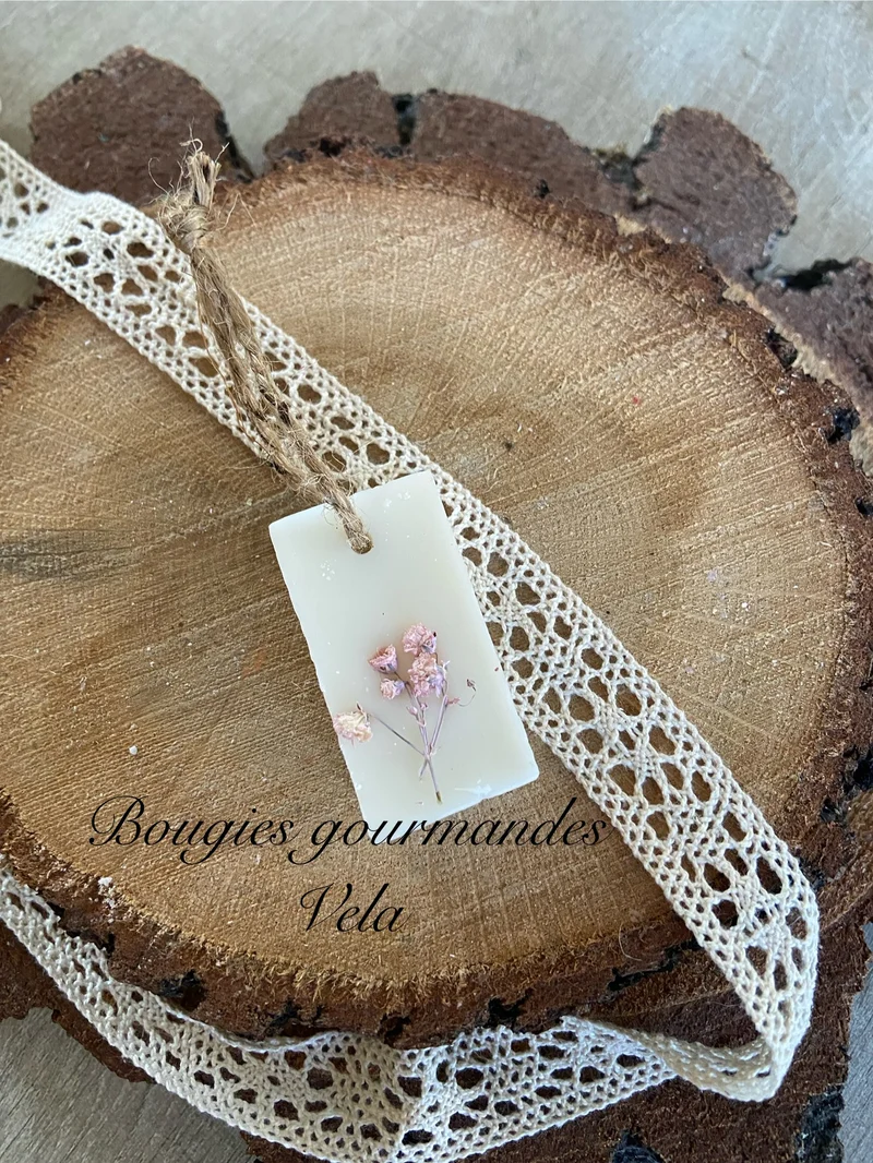 Suspension parfumée fleur de coton fleurs séchées gypsophile Tablette parfumée en cire de soja et parfum de Grasse Idée cadeau invités mariage