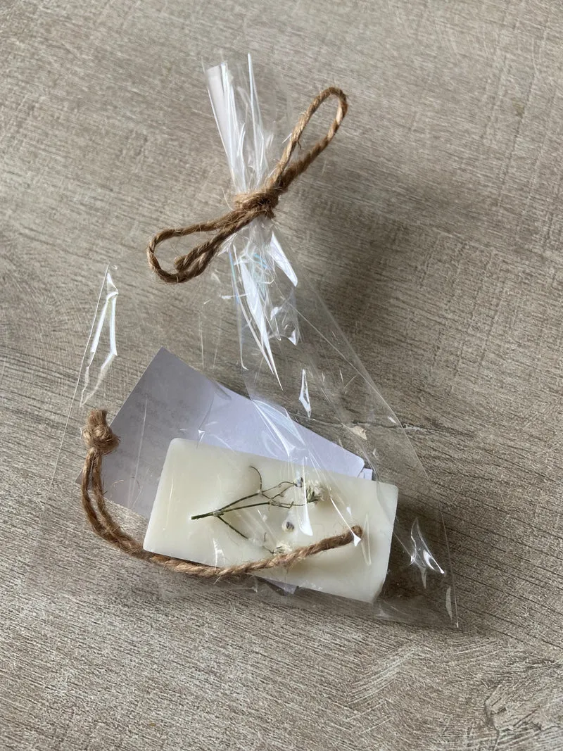 Suspension parfumée fleur de coton fleurs séchées gypsophile Tablette parfumée en cire de soja et parfum de Grasse Idée cadeau invités mariage