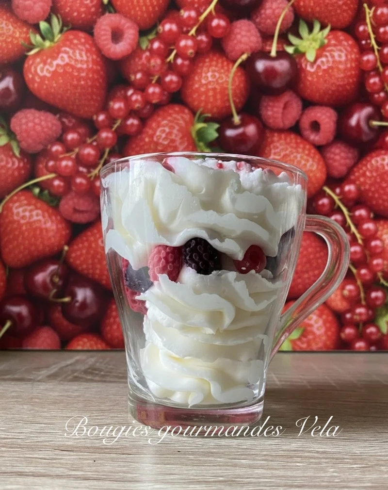Bougie gourmande Bougie parfumée fruits rouges Bougie chantilly Bougie artisanale Bougie végétale Idée cadeau