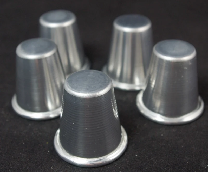 Stampi di alluminio: cono piccolo (3,2 cm x 3,5 altezza), con. da 10 pz.