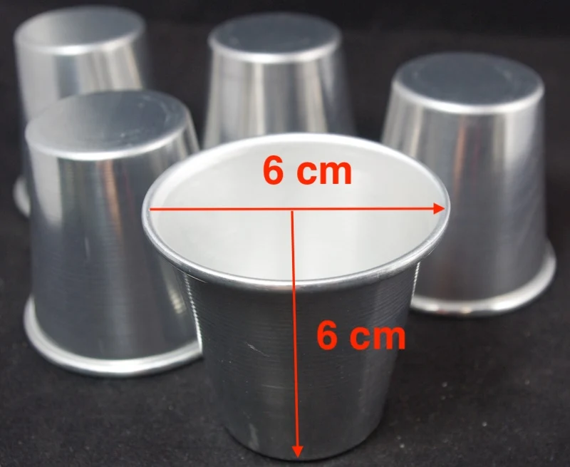 Stampi di alluminio: cono medio (diam. 6 cm - alt. 6 cm) , conf . da 10 pz.