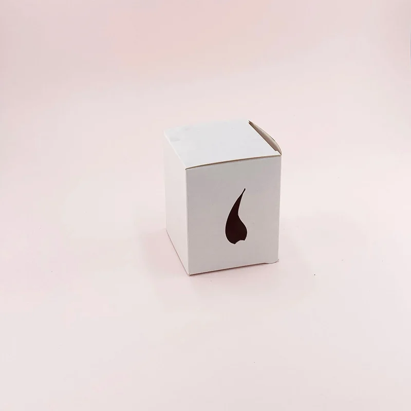 Boîte blanche pour bougies avec découpe flamme (150 g)
