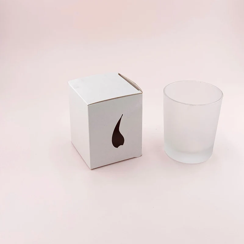 Boîte blanche pour bougies avec découpe flamme (150 g)