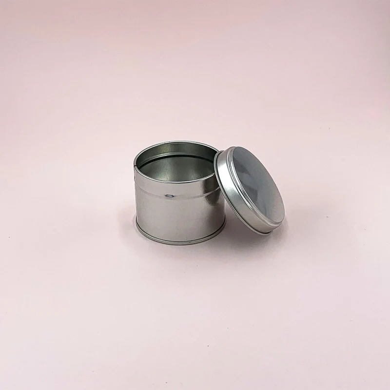 Boîte métallique argentée avec couvercle 100 ml