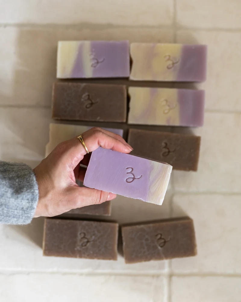 Savon en barre exfoliant — Café, basilic & citron