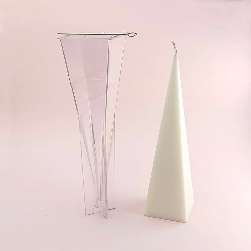 Moule en forme de pyramide 60x228 mm