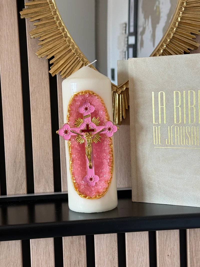 Bougie décorative grotte avec la croix de Jesus Christ 19cm
