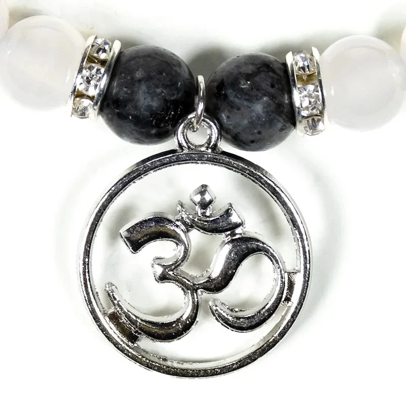 Armband labradoriet/witte agaat met ohm