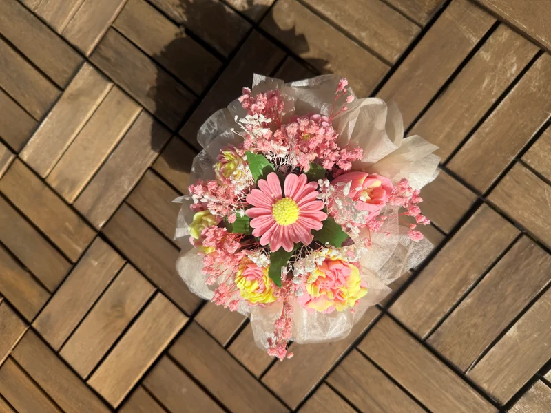 Composition florale personnalisable avec message