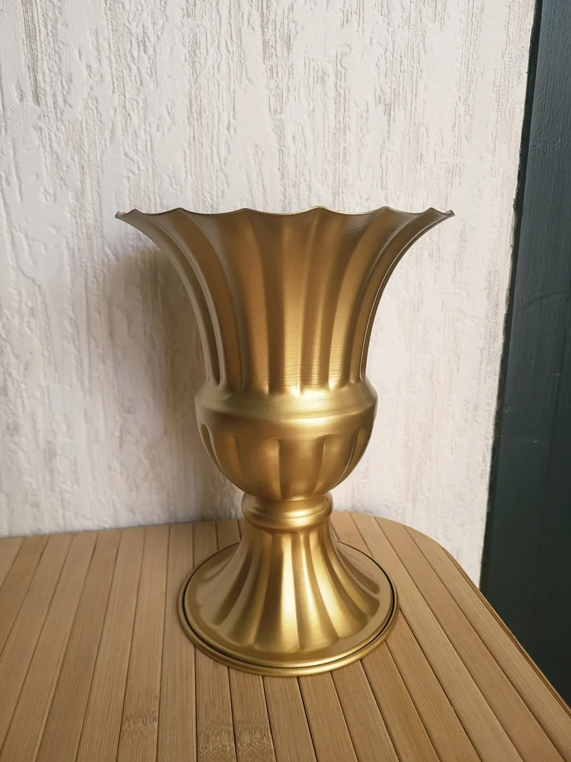 Vase trompette en métal