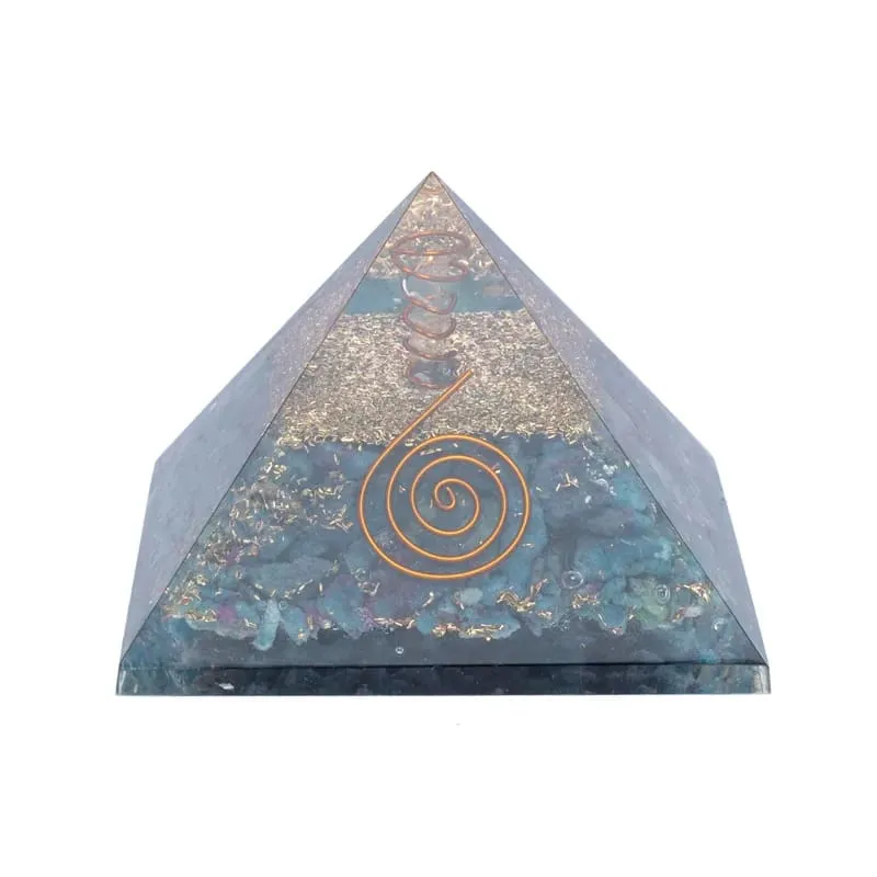 Orgoniet piramide robijn in kyaniet