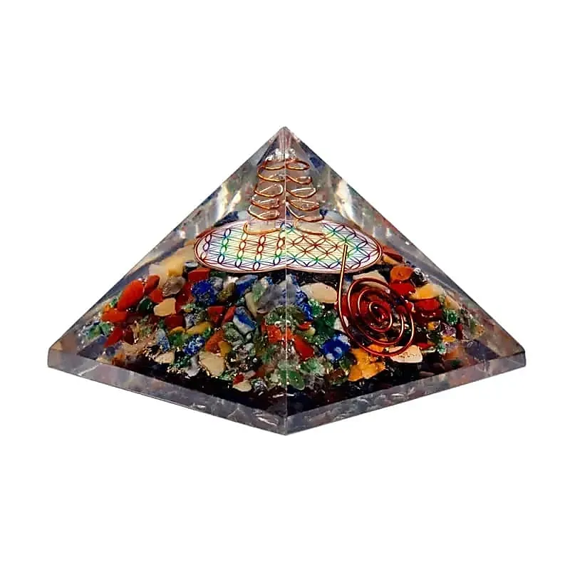 Bloem des levens chakra piramide met kristalpunt