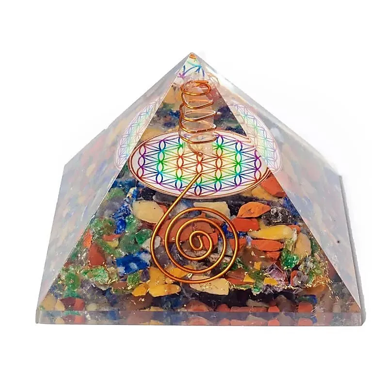 Bloem des levens chakra piramide met kristalpunt