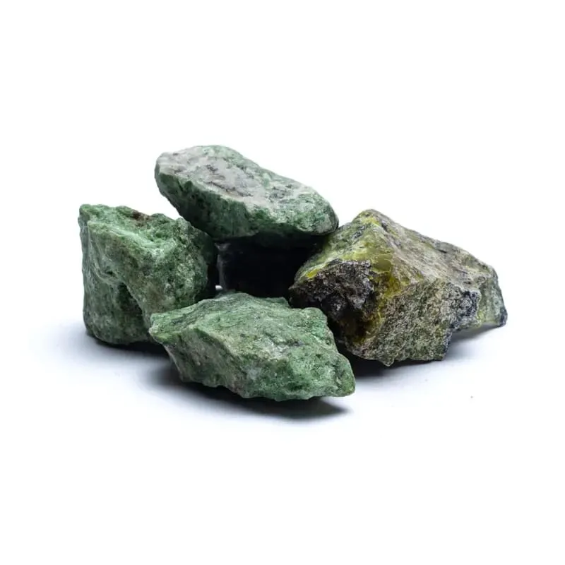 Ruwe groene kwarts met diopsiet