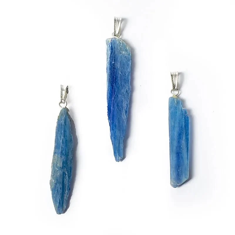 Blauwe kyaniet ruw edelsteenhanger