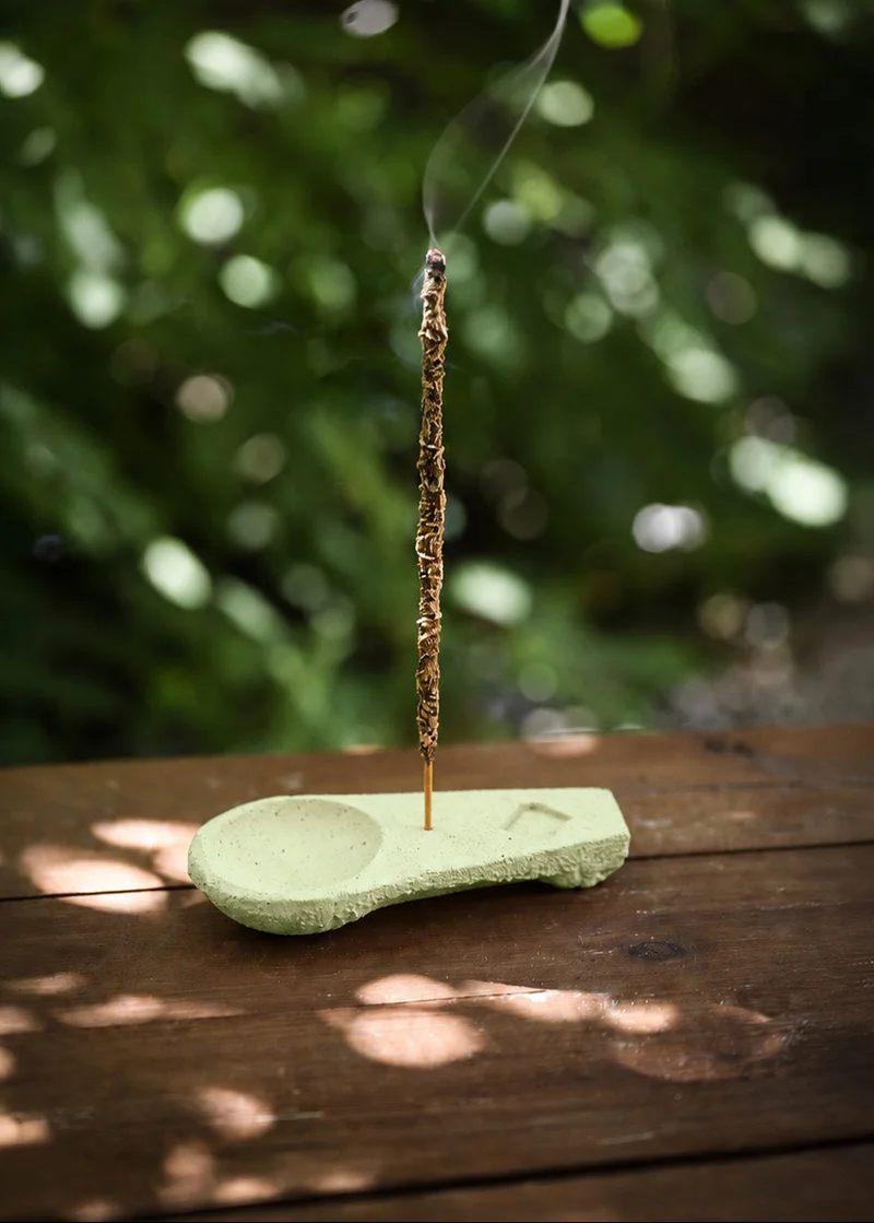 Sagrada Madre cement wierookbrander pastelgroen