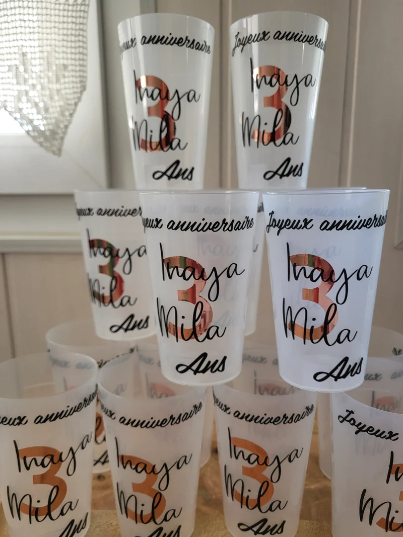 Gobelets en plastique avec personnalisés