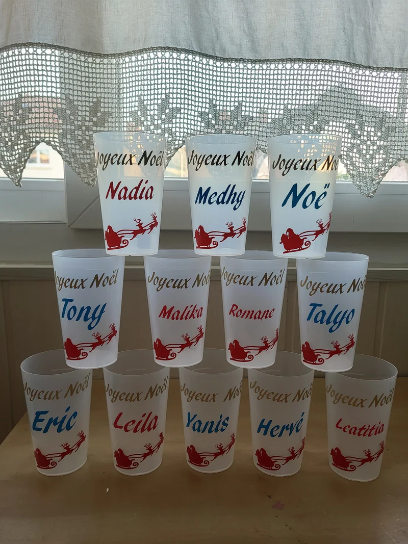Gobelets en plastique avec personnalisés