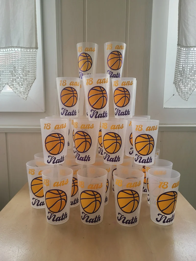 Gobelets en plastique avec personnalisés