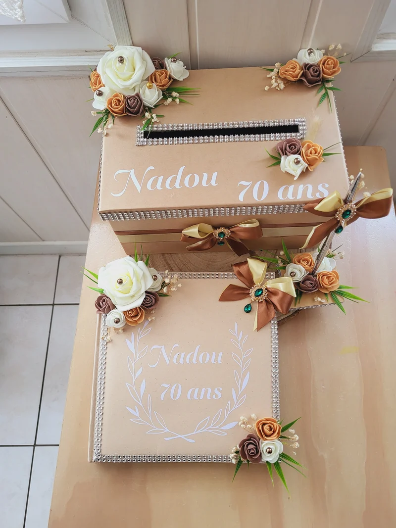 Ensemble urne,livre d'or et porte stylo