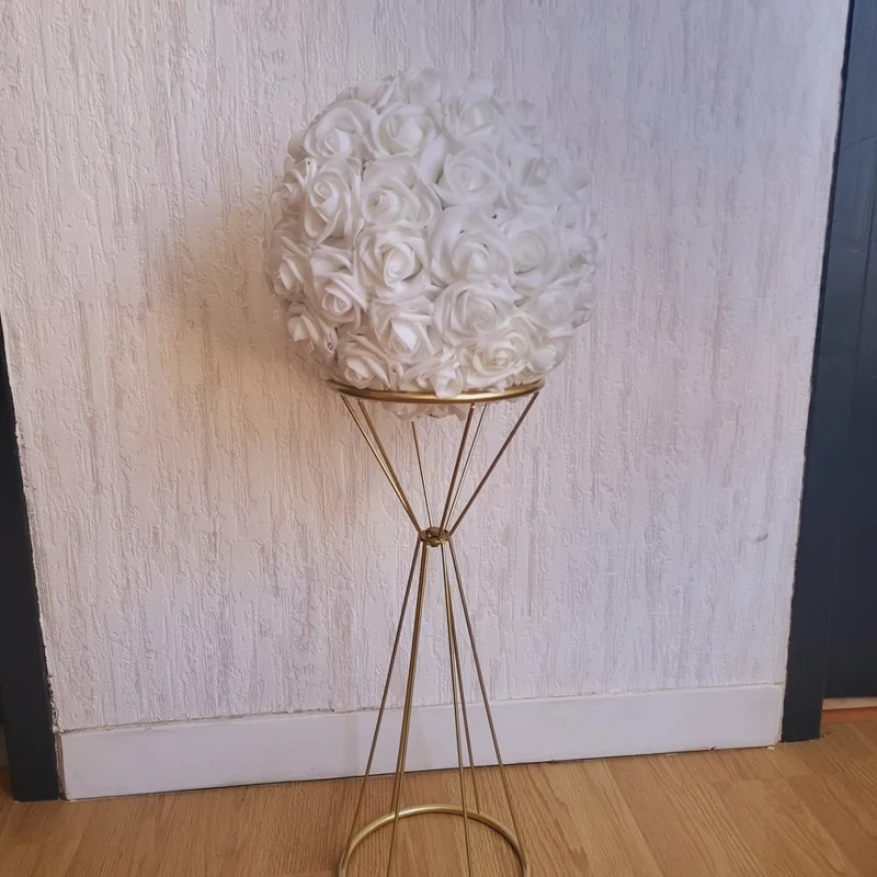 Support avec boules de fleurs et led