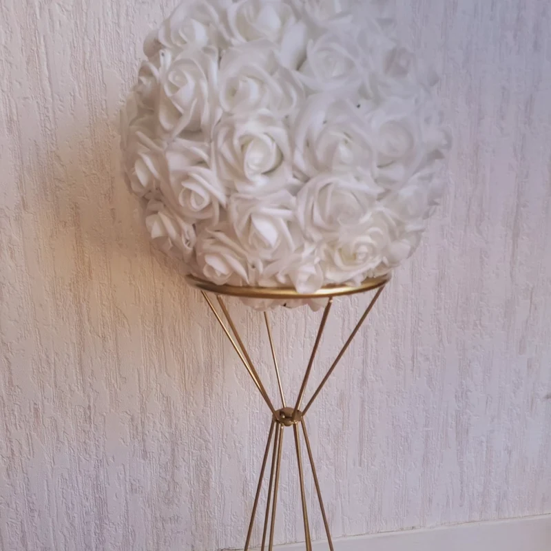 Support avec boules de fleurs et led