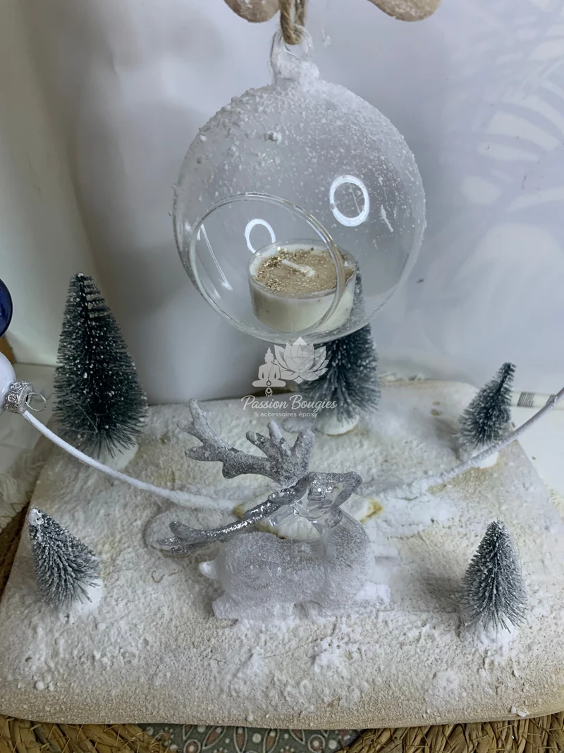 Composition village de Noël cerf allongé