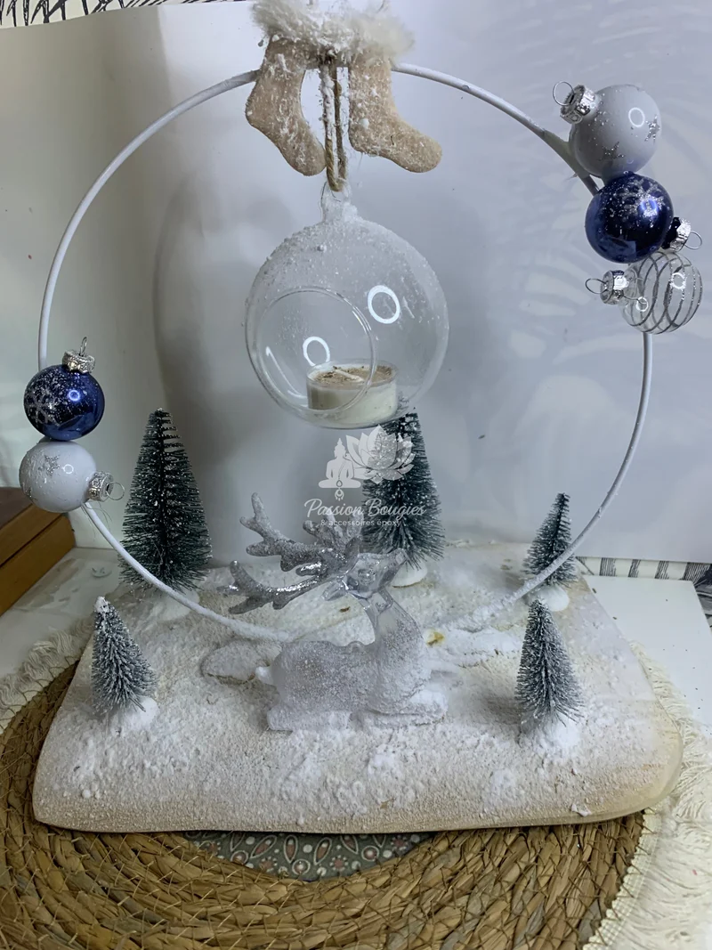 Composition village de Noël cerf allongé