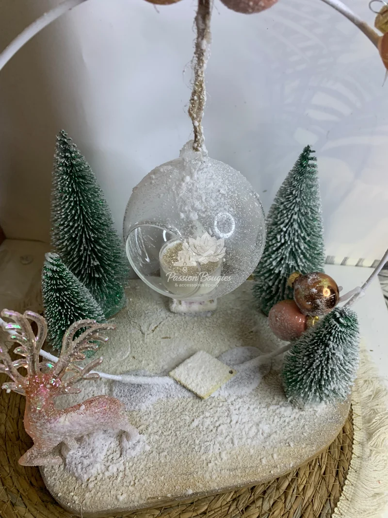 Composition village de Noël cerf majestueux