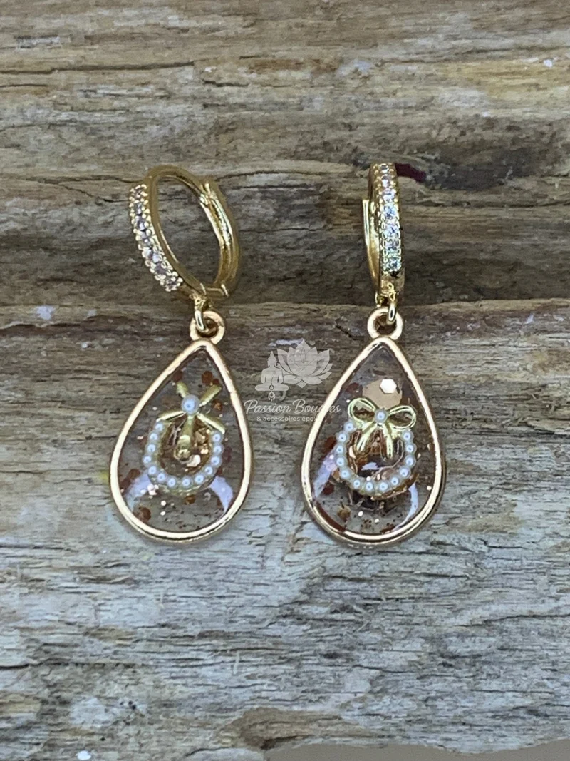 Boucles d’oreilles goutte couronne de Noël perlée