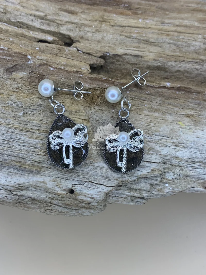 Boucles d’oreilles noeud perlé