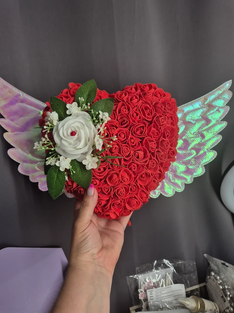 Coeur avec des ailles à suspendre