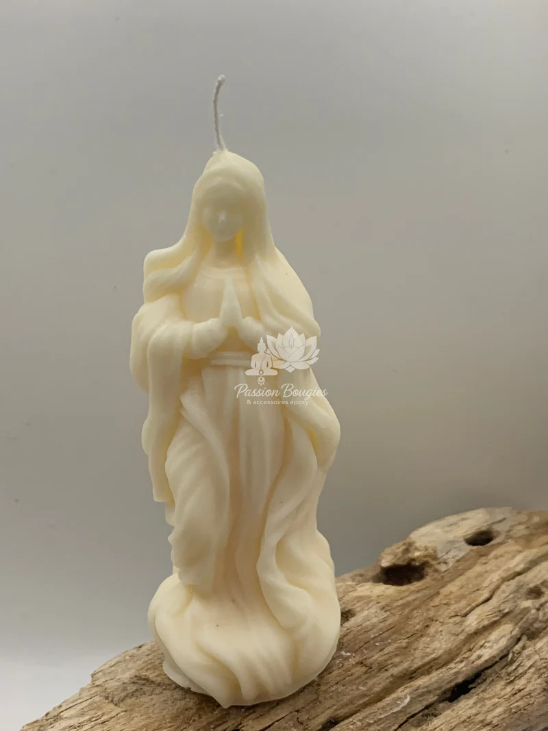 Vierge mains jointes