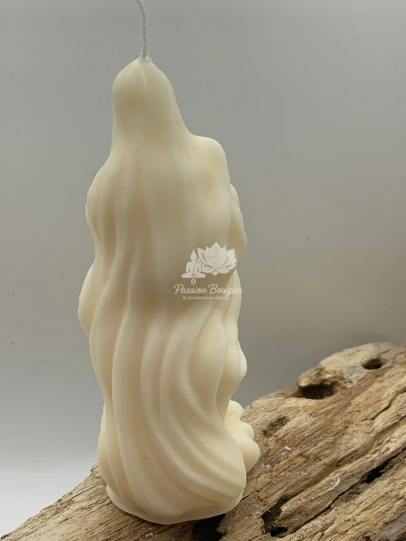 Vierge mains jointes