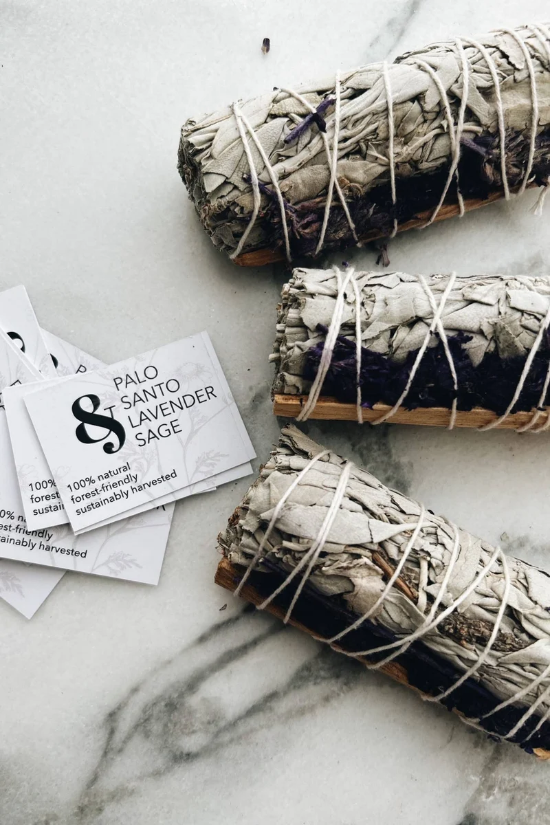ESSENCE OF LIFE ORGANICS Tache de Palo Santo et Sauge Blanche à la Lavande