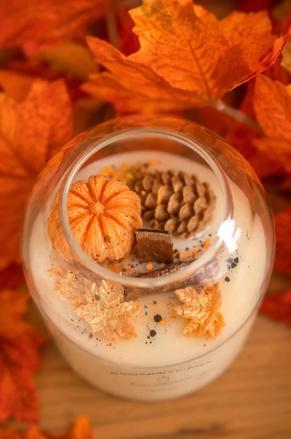 🍂 Feuilles d’Or – Bougie artisanale d’automne • Macaron Vanille 🍁
