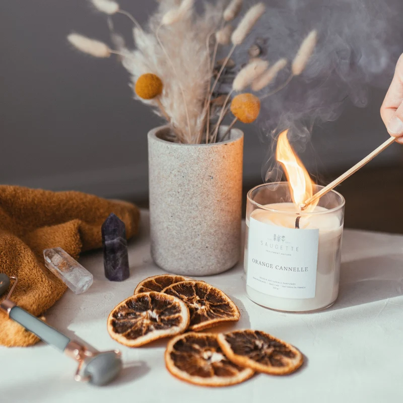 Magie de Noël - Assortiment de 3 bougies artisanales parfumées à la cire de soja naturelle - Au coin du feu, Orange cannelle, Marrons glacés