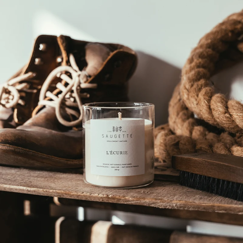 L'écurie - Bougie artisanale parfumée à la cire de soja naturelle